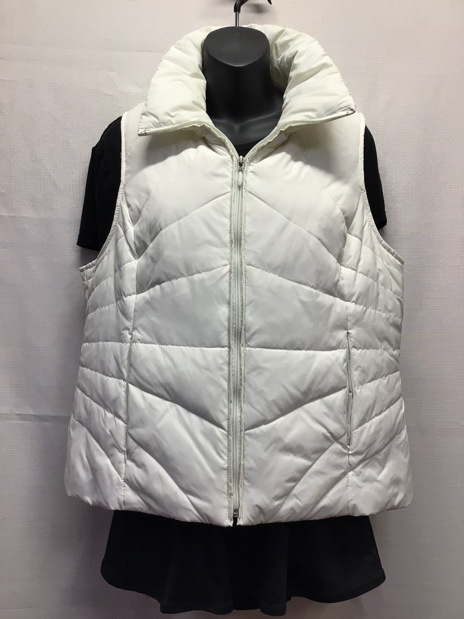 Reaction Kenneth Cole Vest
